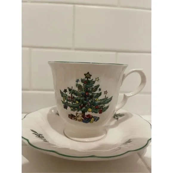 Vintage Nikko Ceramics Christmastime Teacups (4) - Picture 2 of 9